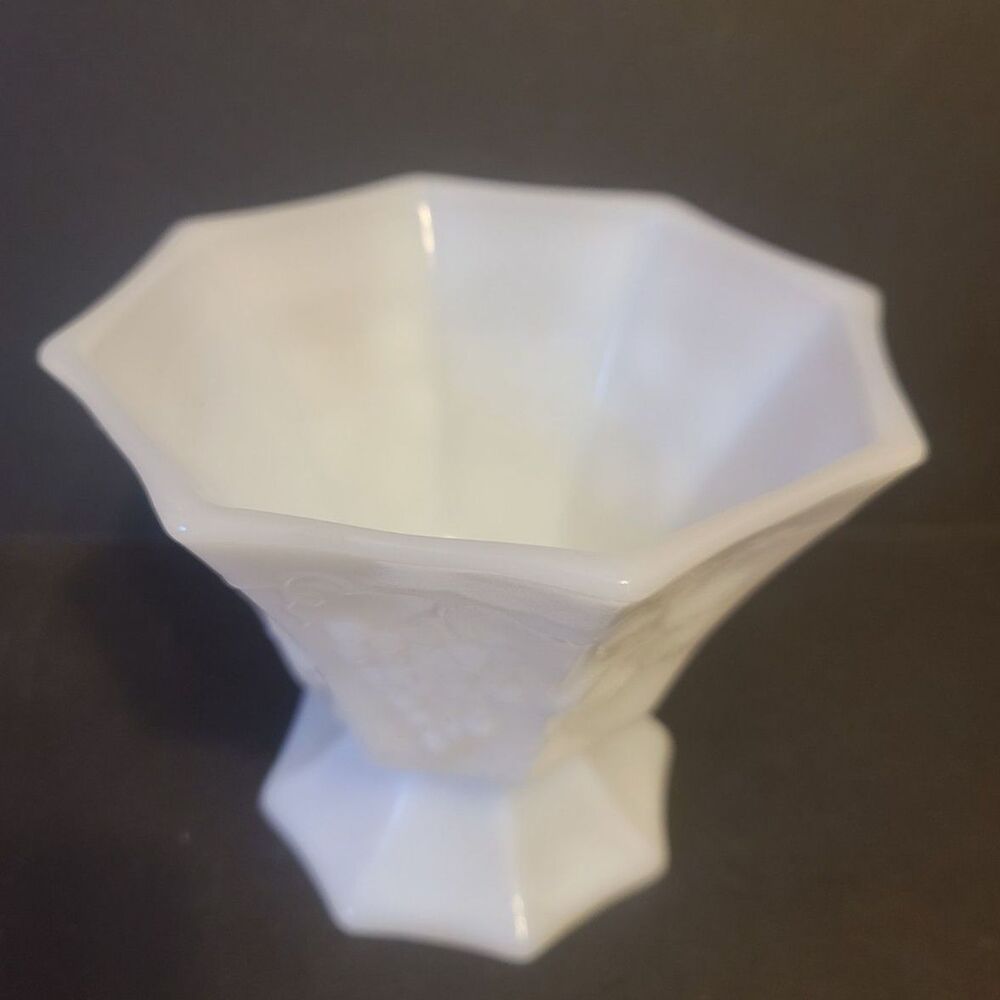 Pedestal Milk Glass Candy Bowl Harvest Grape Pattern Vintage Anchor Hocking ‎ 5" - Picture 6 of 8